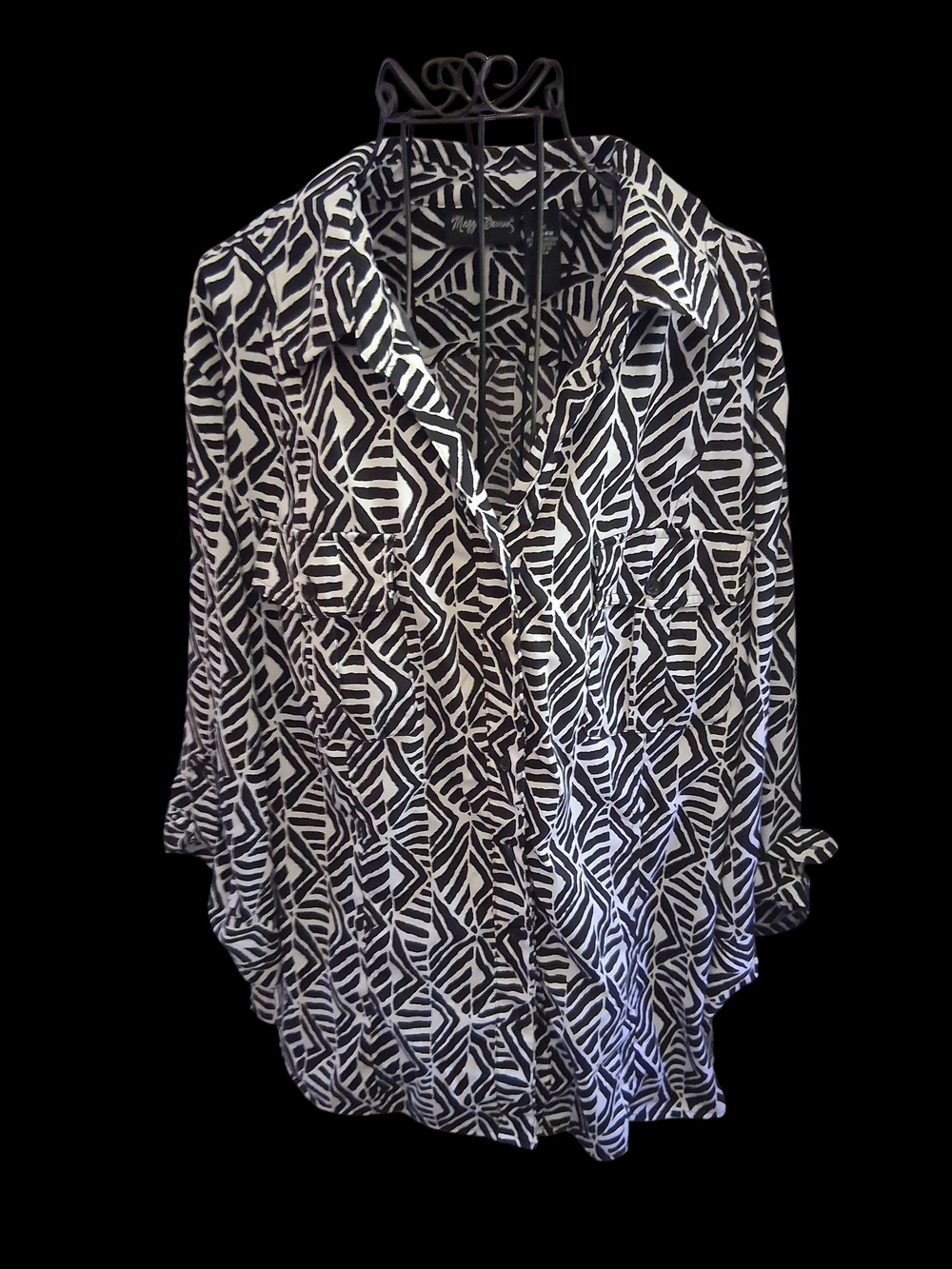 Maggie Barnes Geometric Black & White Button-Front Women's Top